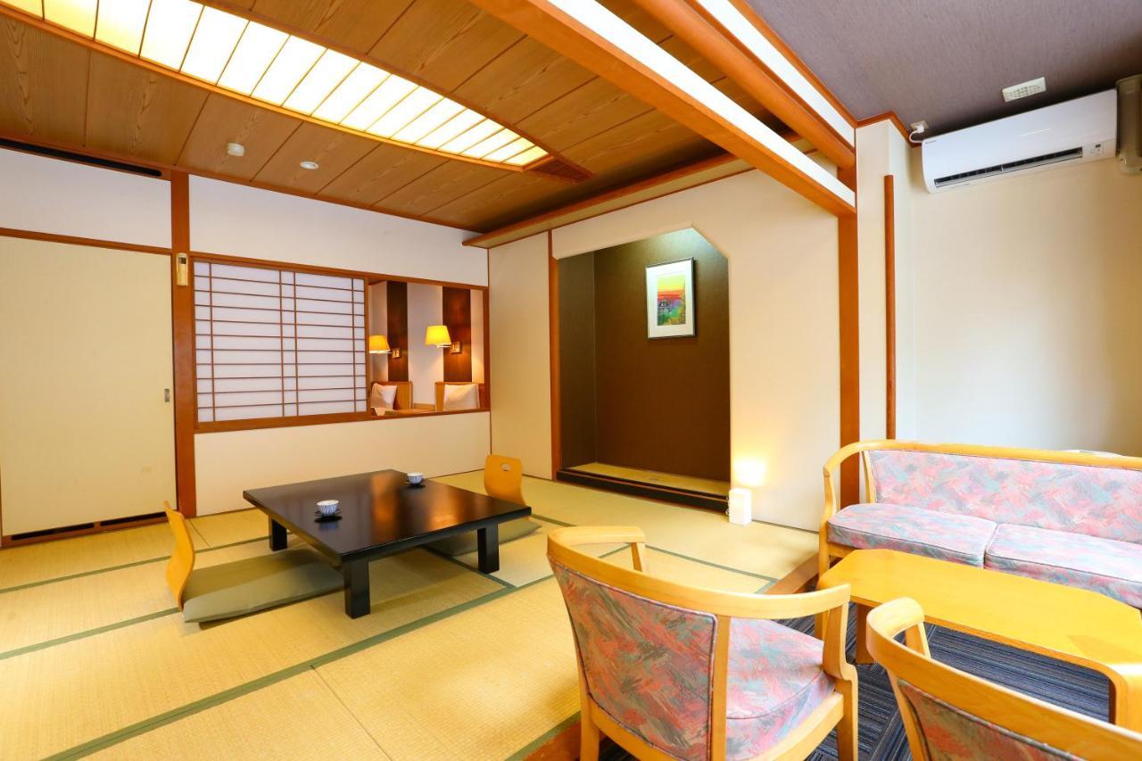 Отель Ooedo Onsen Monogatari Ikaho Shibukawa Экстерьер фото